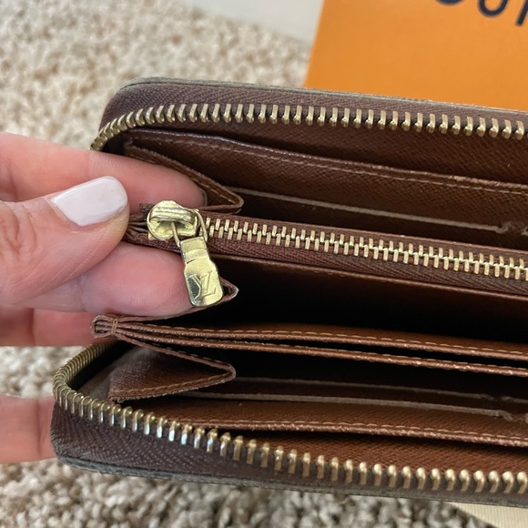 LV Zippy Monogram Wallet - Picture 7 of 11